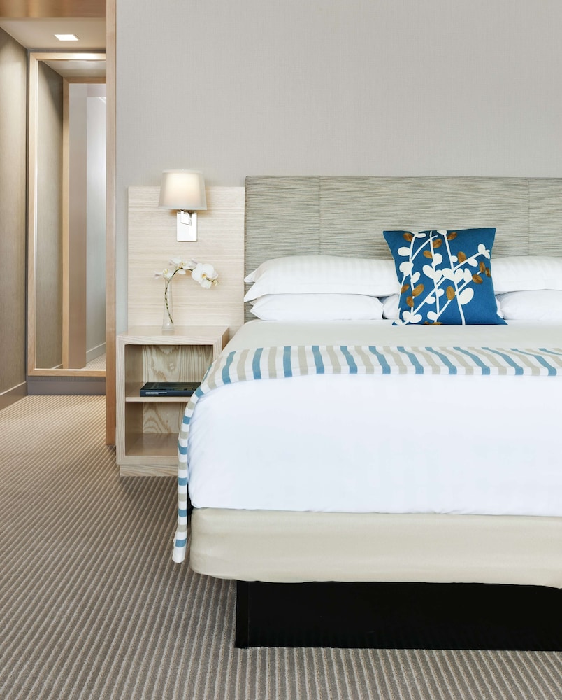 Hyatt Regency Long Beach — Hotel rooms in Wilmington, California
