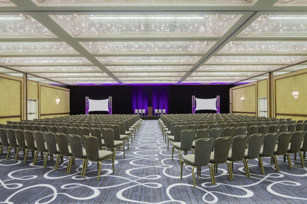 Hyatt Regency Long Beach — Hotel building in Wilmington, California