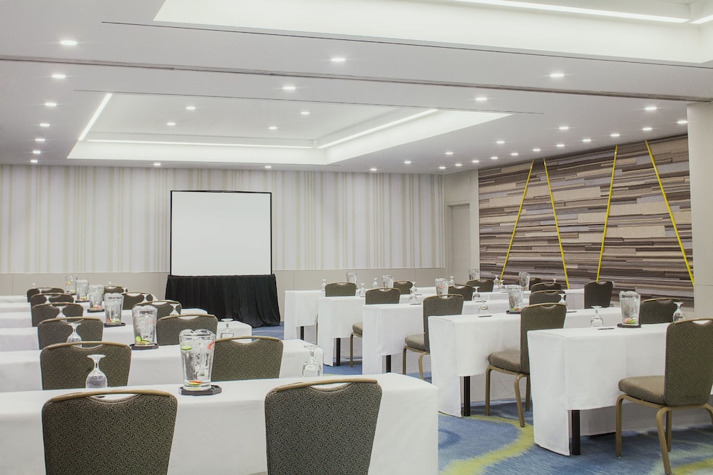 Hyatt Regency Long Beach — Hotel building in Wilmington, California