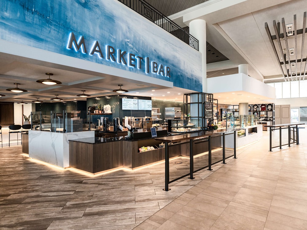 Hyatt Regency Long Beach — Restaurant & bars in Wilmington, California