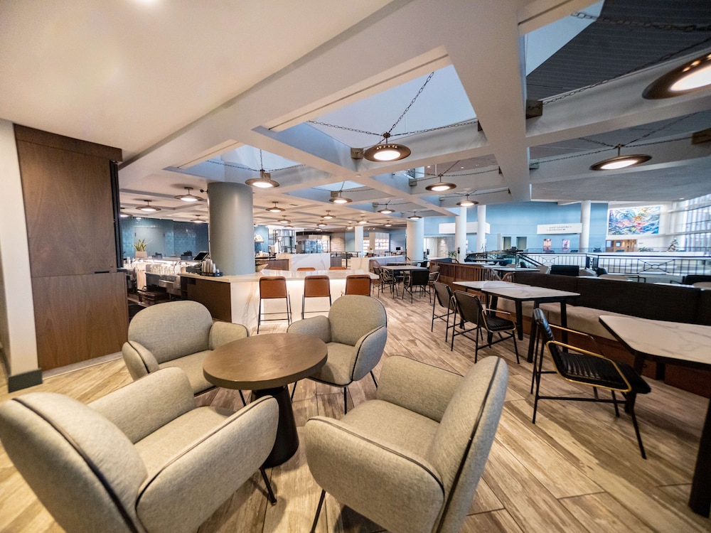 Hyatt Regency Long Beach — Restaurant & bars in Wilmington, California