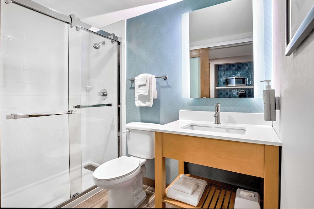 Hilton Garden Inn LAX Los Angeles Airport — Hotel rooms in Los Angeles, California