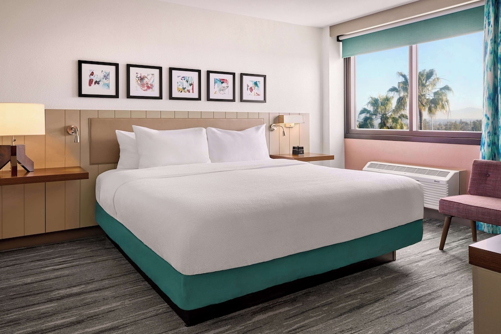 Hilton Garden Inn LAX Los Angeles Airport — Hotel rooms in Los Angeles, California