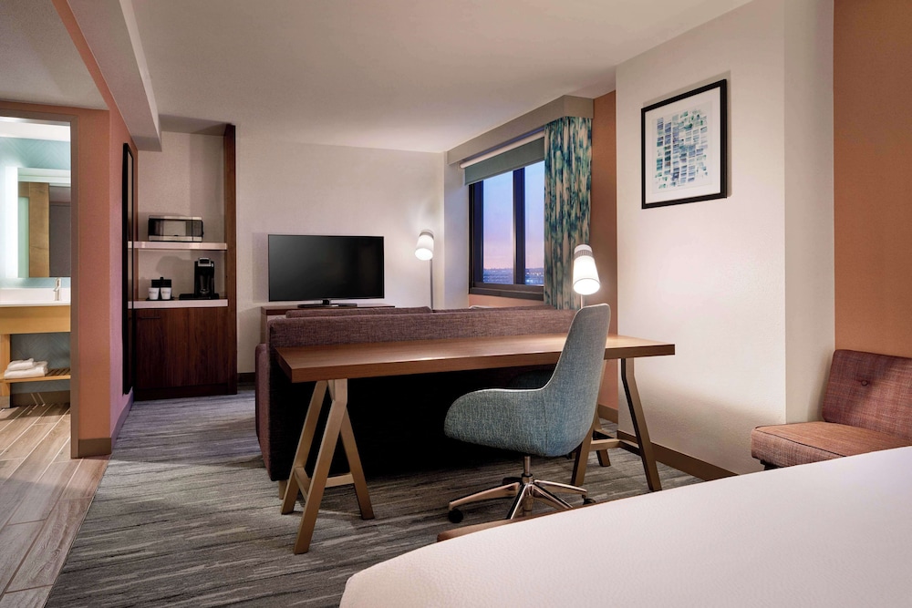 Hilton Garden Inn LAX Los Angeles Airport — Hotel rooms in Los Angeles, California