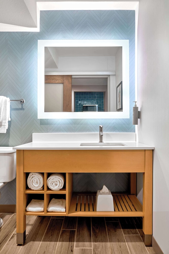 Hilton Garden Inn LAX Los Angeles Airport — Hotel rooms in Los Angeles, California