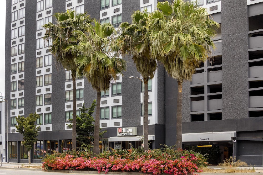 Hilton Garden Inn LAX Los Angeles Airport — Hotel building in Los Angeles, California