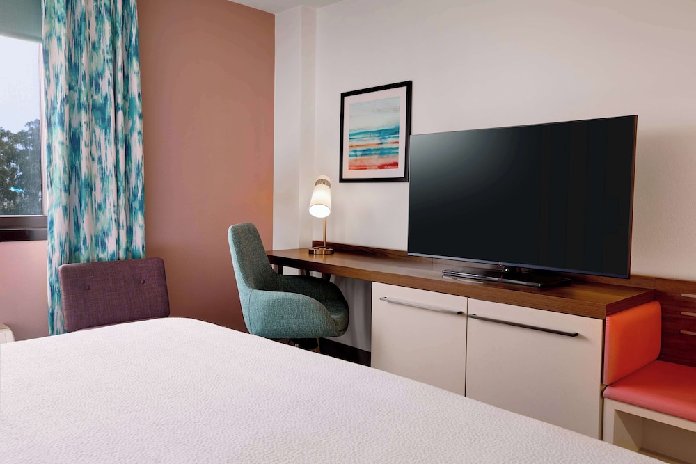 Hilton Garden Inn LAX Los Angeles Airport — Hotel rooms in Los Angeles, California