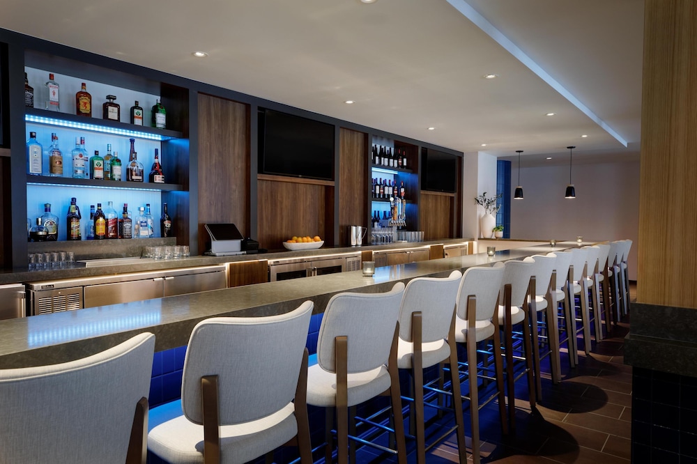 Hilton Garden Inn LAX Los Angeles Airport — Restaurant & bars in Los Angeles, California