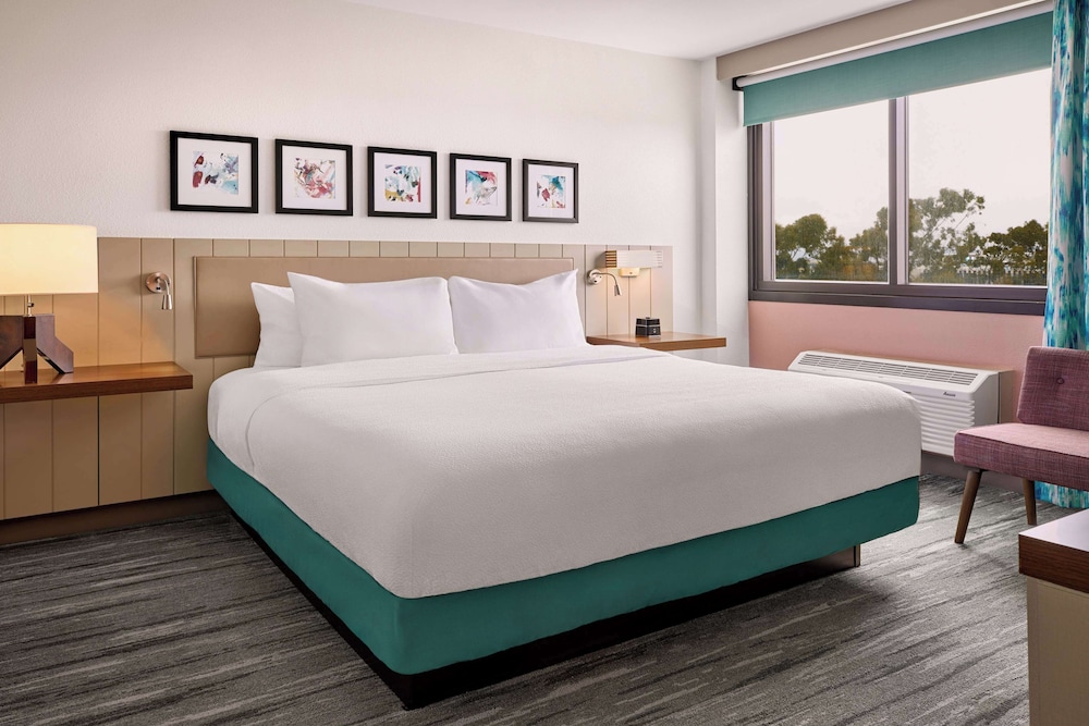 Hilton Garden Inn LAX Los Angeles Airport — Hotel rooms in Los Angeles, California