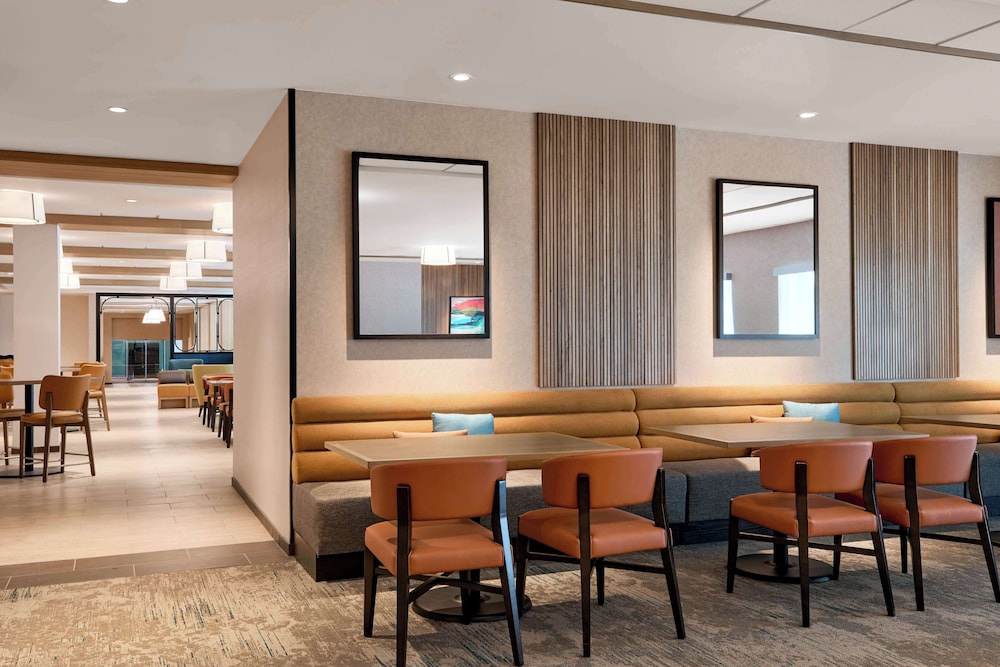 Hilton Garden Inn LAX Los Angeles Airport — Restaurant & bars in Los Angeles, California