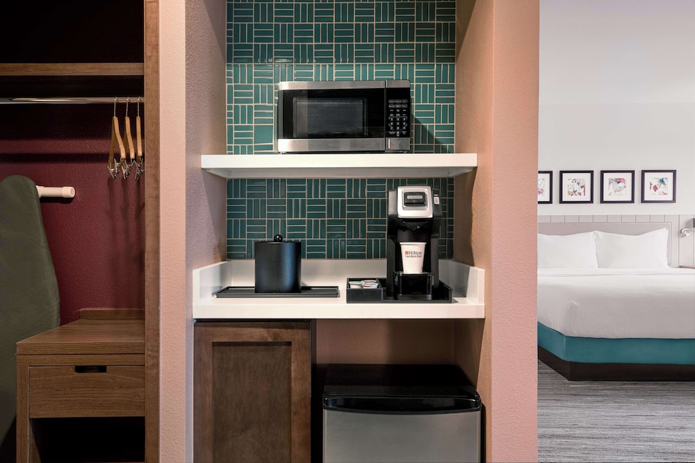 Hilton Garden Inn LAX Los Angeles Airport — Hotel rooms in Los Angeles, California