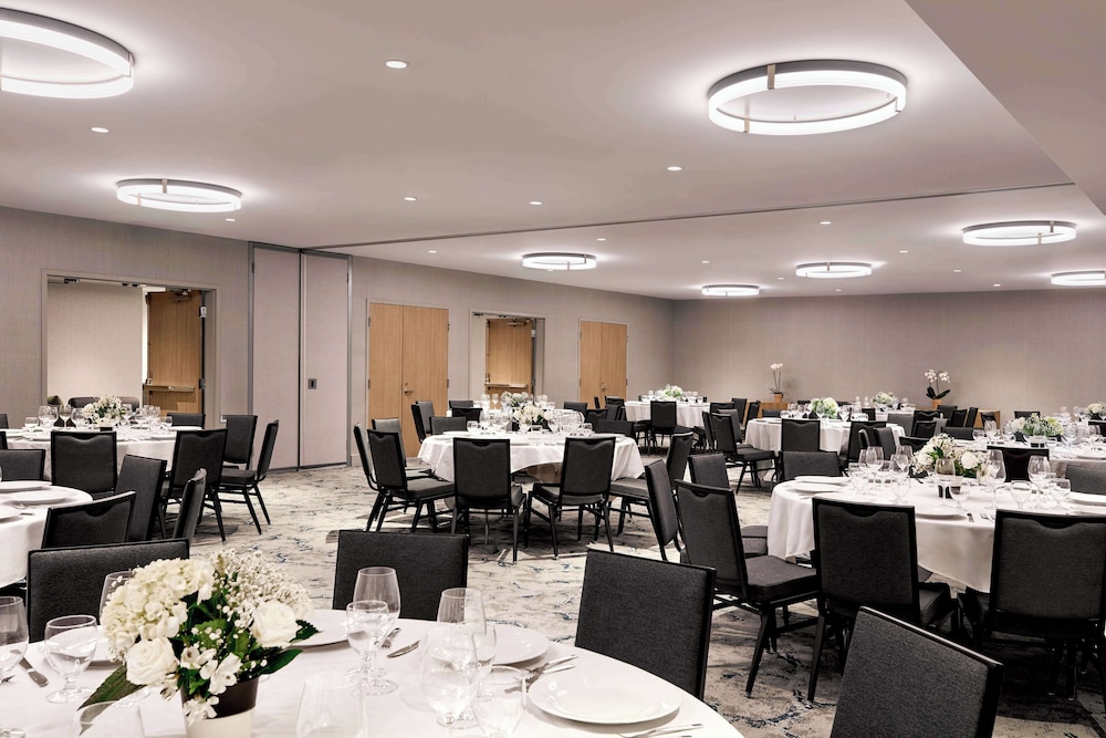 Hilton Garden Inn LAX Los Angeles Airport — Restaurant & bars in Los Angeles, California