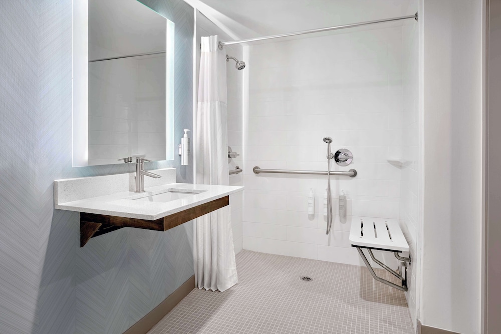 Hilton Garden Inn LAX Los Angeles Airport — Hotel rooms in Los Angeles, California