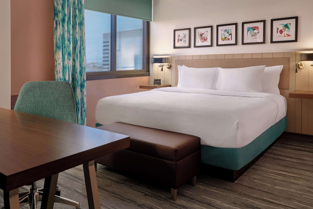 Hilton Garden Inn LAX Los Angeles Airport — Hotel rooms in Los Angeles, California