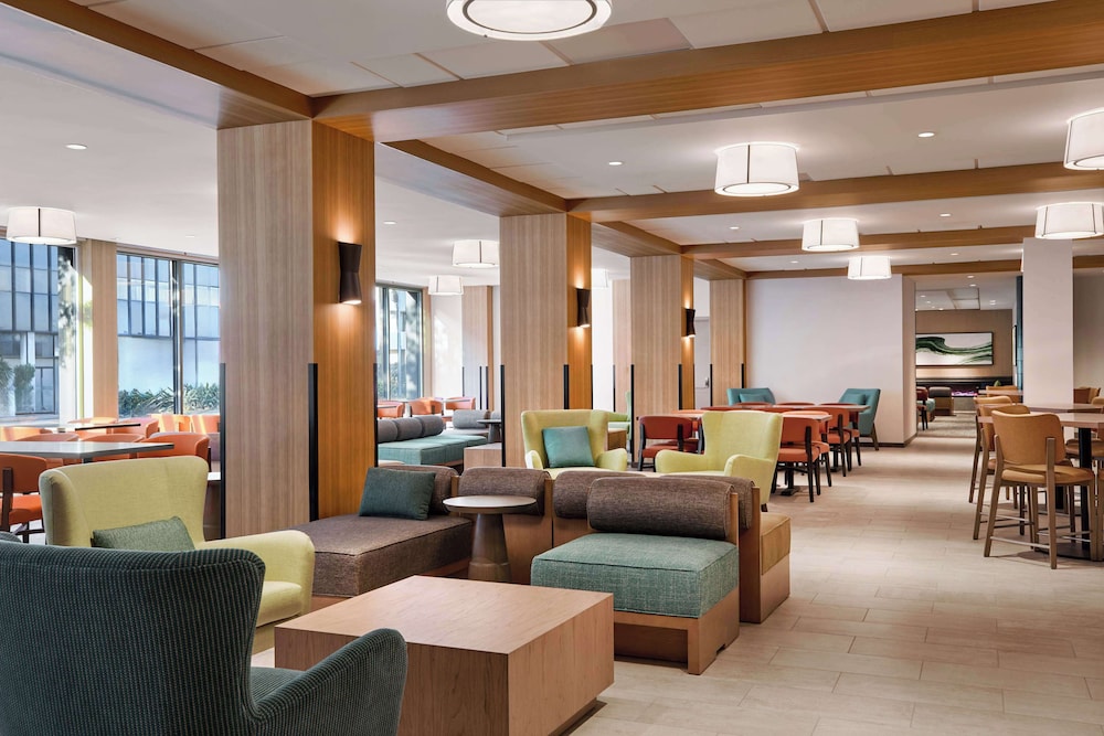 Hilton Garden Inn LAX Los Angeles Airport — Restaurant & bars in Los Angeles, California