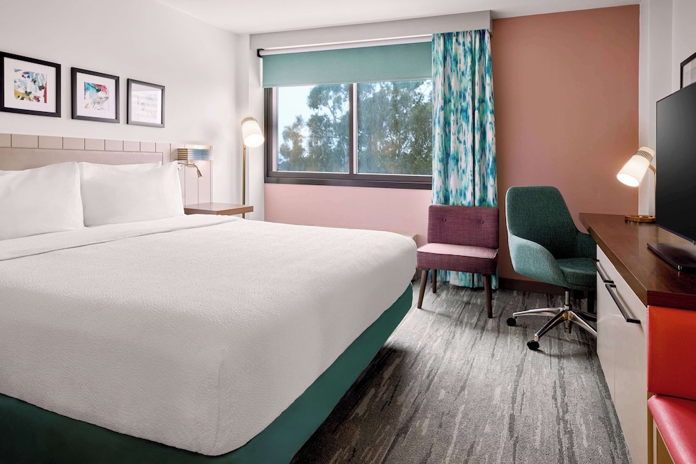 Hilton Garden Inn LAX Los Angeles Airport — Hotel rooms in Los Angeles, California