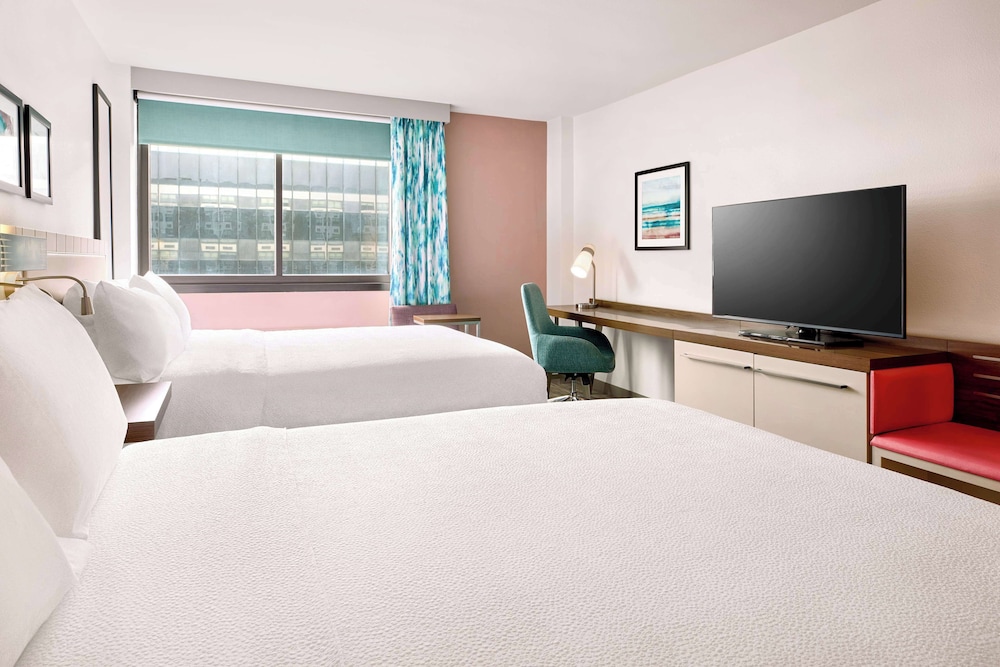 Hilton Garden Inn LAX Los Angeles Airport — Hotel rooms in Los Angeles, California