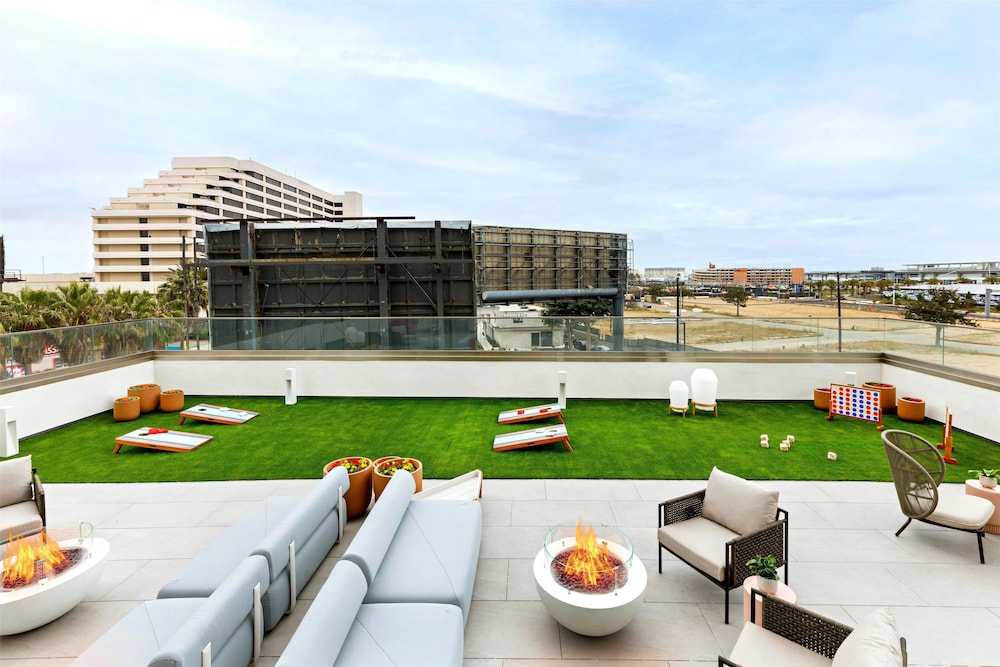 Hilton Garden Inn LAX Los Angeles Airport — Sports & recreation in Los Angeles, California