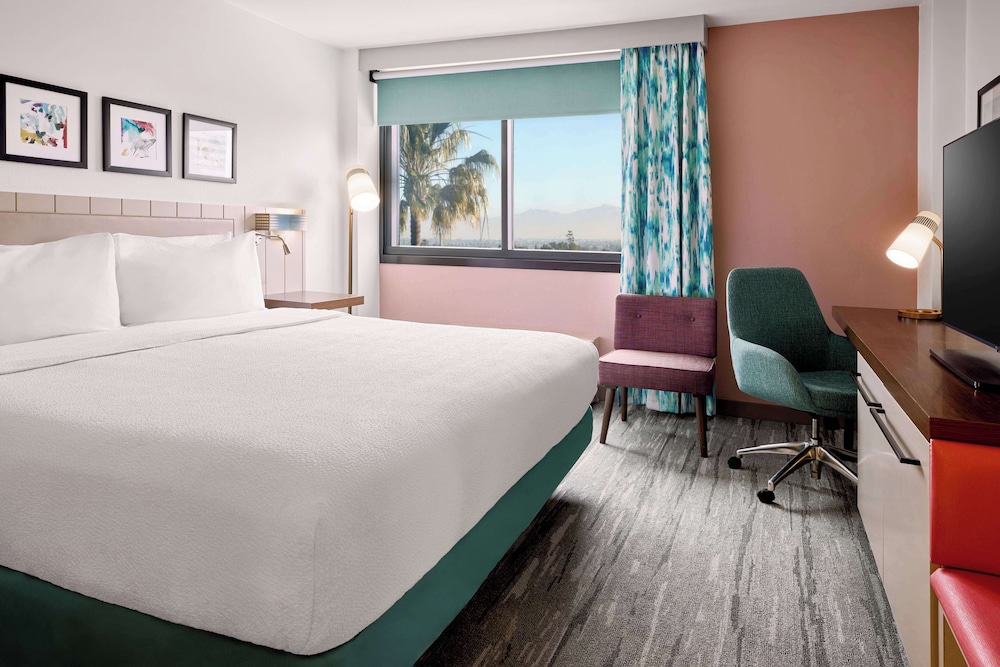 Hilton Garden Inn LAX Los Angeles Airport — Hotel rooms in Los Angeles, California