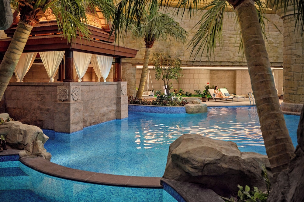 Grand Hyatt Beijing — Swimming pool in Beijing, Beijing