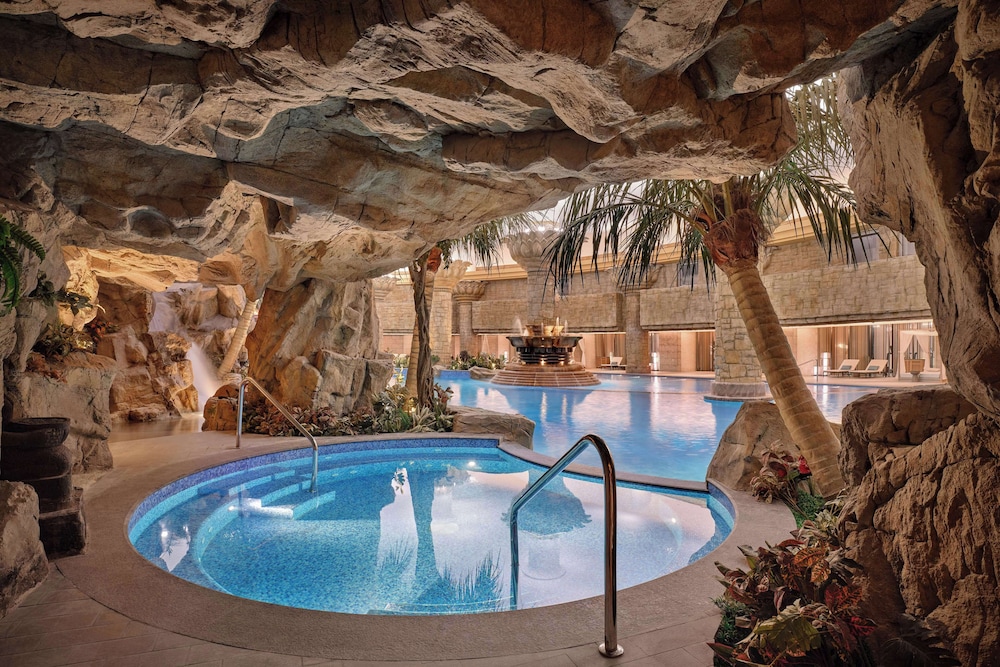 Grand Hyatt Beijing — Swimming pool in Beijing, Beijing
