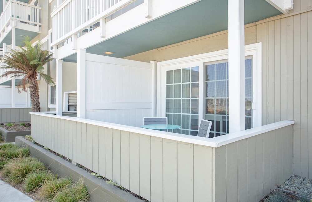 Portofino Hotel & Marina — Hotel building in Redondo Beach, California