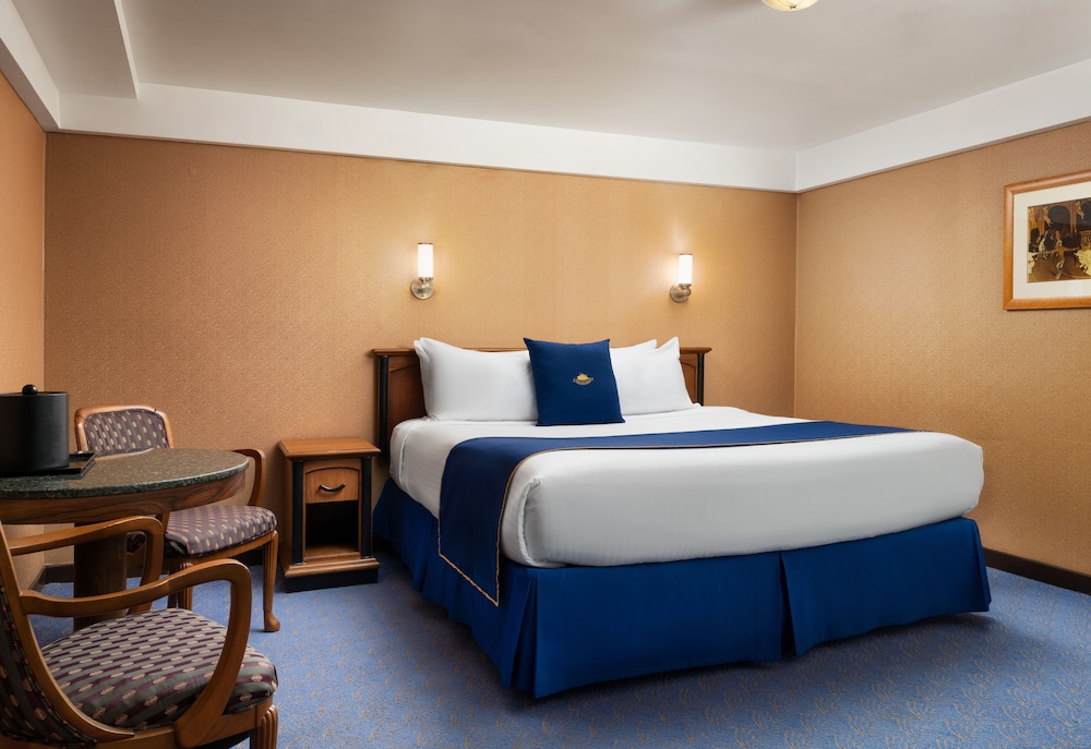 The Queen Mary — Hotel rooms in Wilmington, California