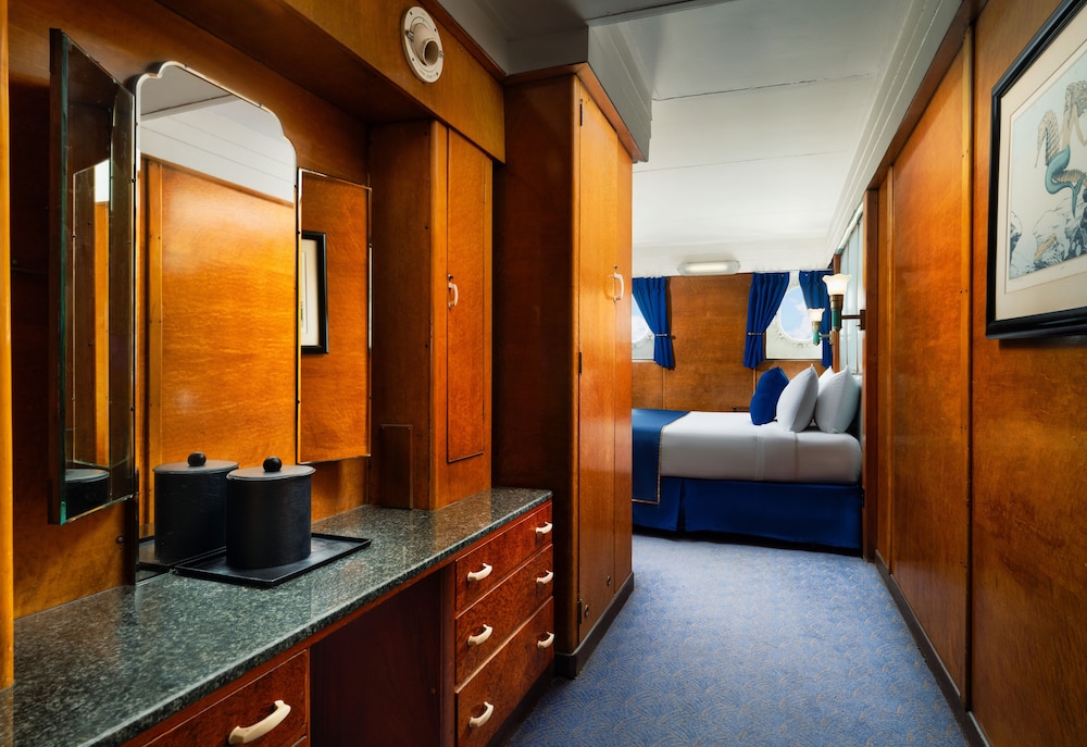 The Queen Mary — Hotel rooms in Wilmington, California