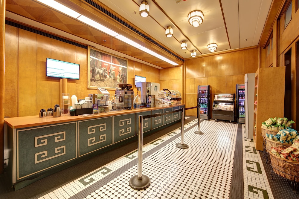 The Queen Mary — Restaurant & bars in Wilmington, California