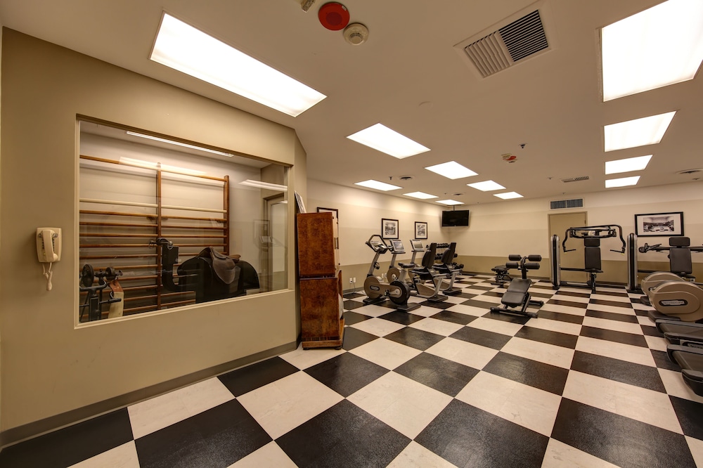 The Queen Mary — Sports & recreation in Wilmington, California