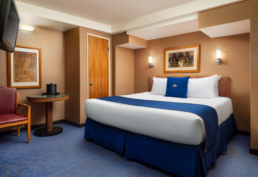 The Queen Mary — Hotel rooms in Wilmington, California