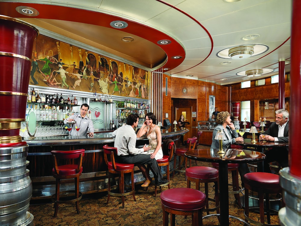 The Queen Mary — Restaurant & bars in Wilmington, California