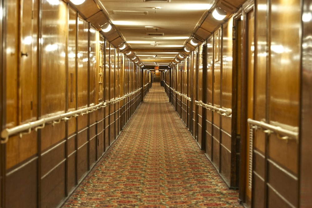 The Queen Mary — Hotel building in Wilmington, California