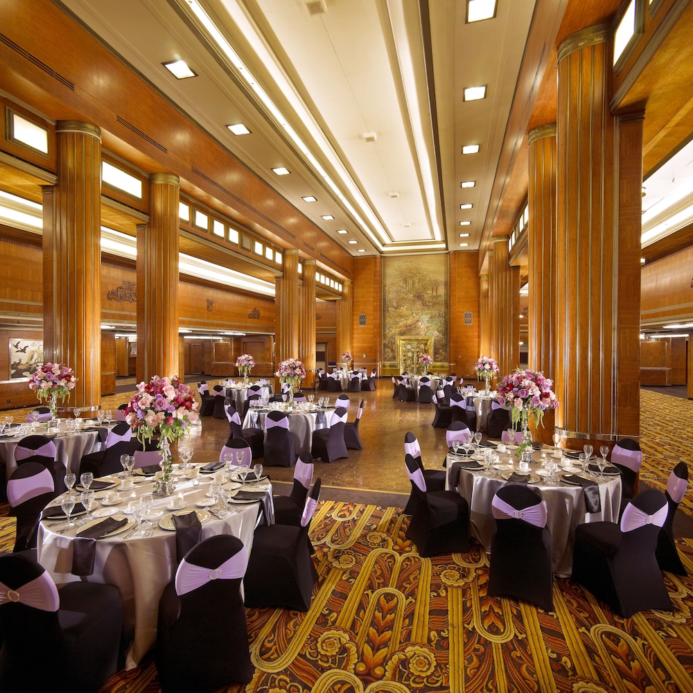 The Queen Mary — Restaurant & bars in Wilmington, California