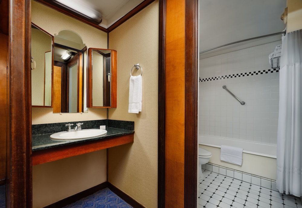 The Queen Mary — Hotel rooms in Wilmington, California