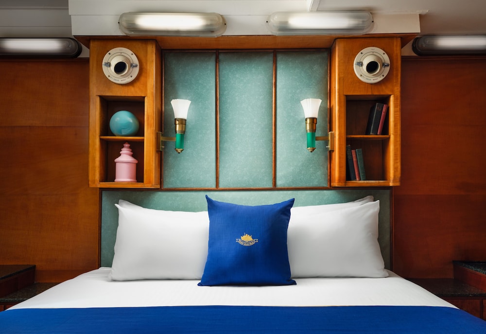 The Queen Mary — Hotel rooms in Wilmington, California