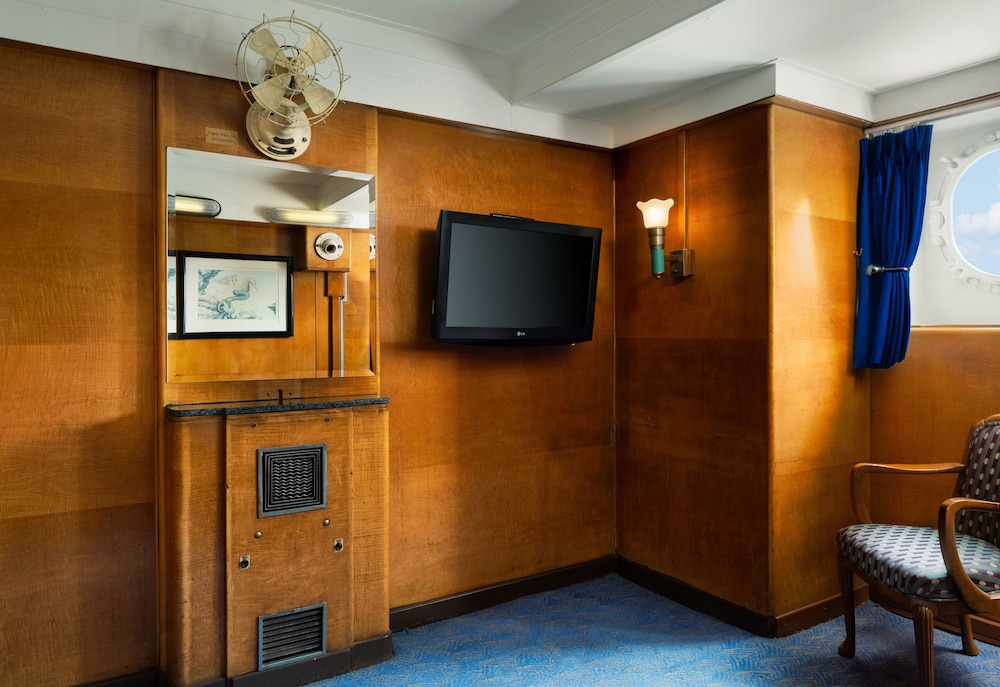 The Queen Mary — Hotel rooms in Wilmington, California