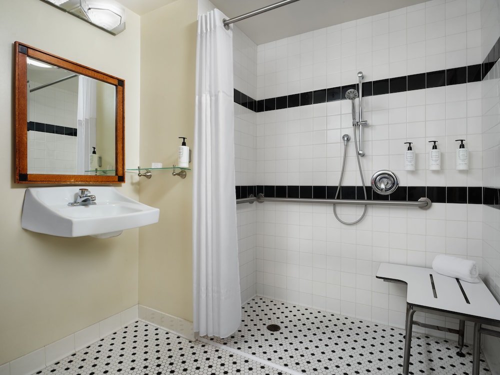 The Queen Mary — Hotel rooms in Wilmington, California