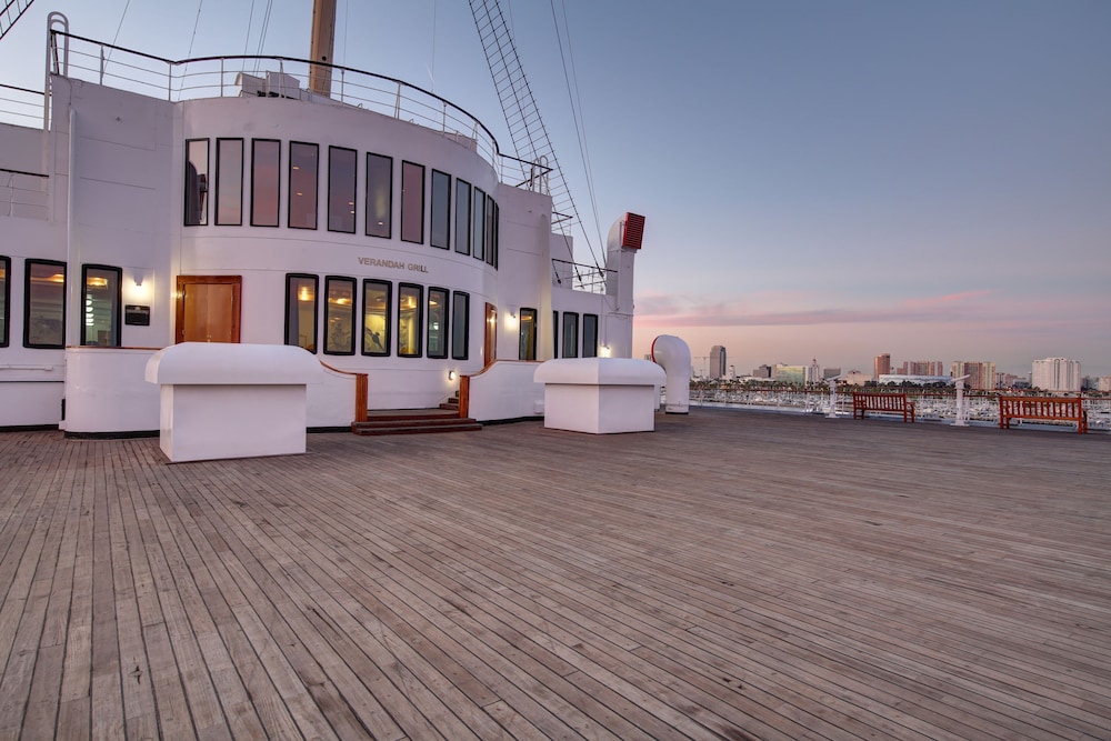 The Queen Mary — Restaurant & bars in Wilmington, California