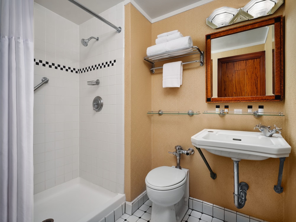 The Queen Mary — Hotel rooms in Wilmington, California