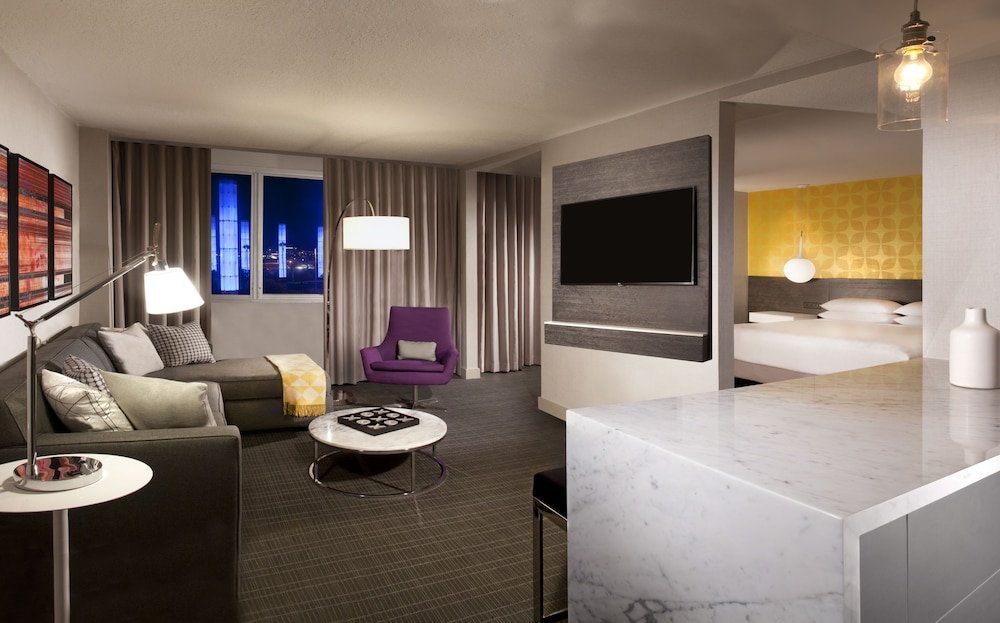 Hyatt Regency Los Angeles International Airport — Hotel rooms in Los Angeles, California