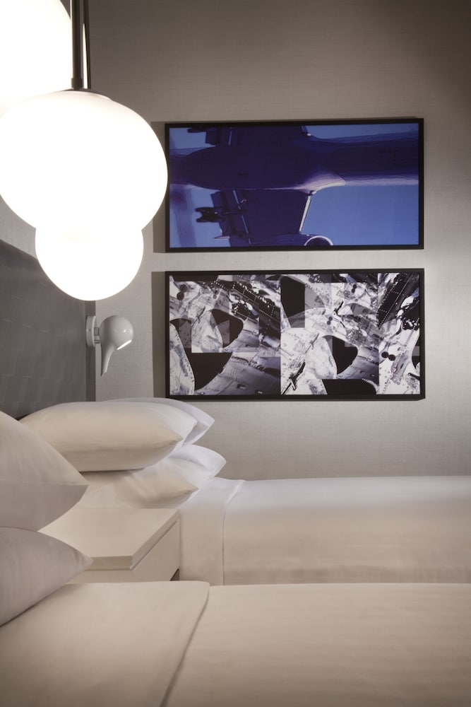 Hyatt Regency Los Angeles International Airport — Hotel rooms in Los Angeles, California