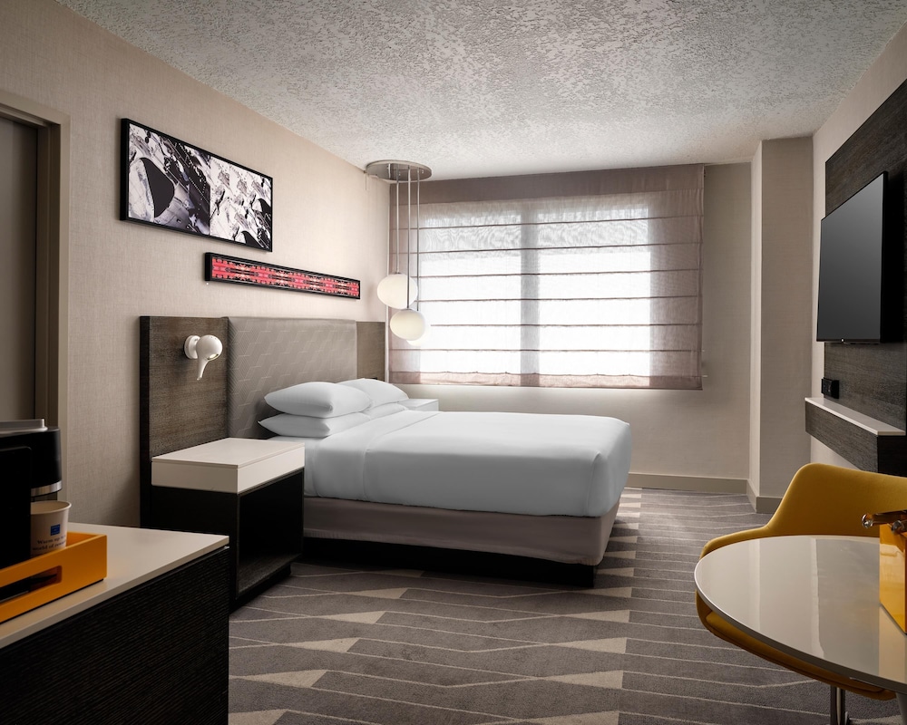 Hyatt Regency Los Angeles International Airport — Hotel rooms in Los Angeles, California