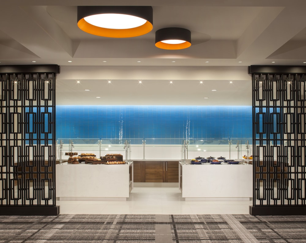Hyatt Regency Los Angeles International Airport — Restaurant & bars in Los Angeles, California