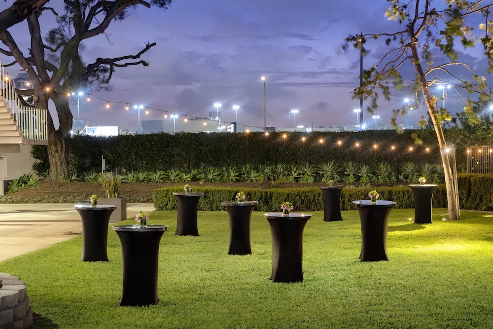 Hyatt Regency Los Angeles International Airport — Restaurant & bars in Los Angeles, California