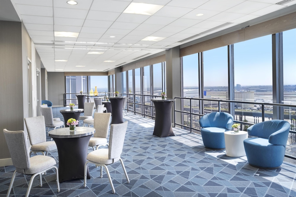 Hyatt Regency Los Angeles International Airport — Restaurant & bars in Los Angeles, California
