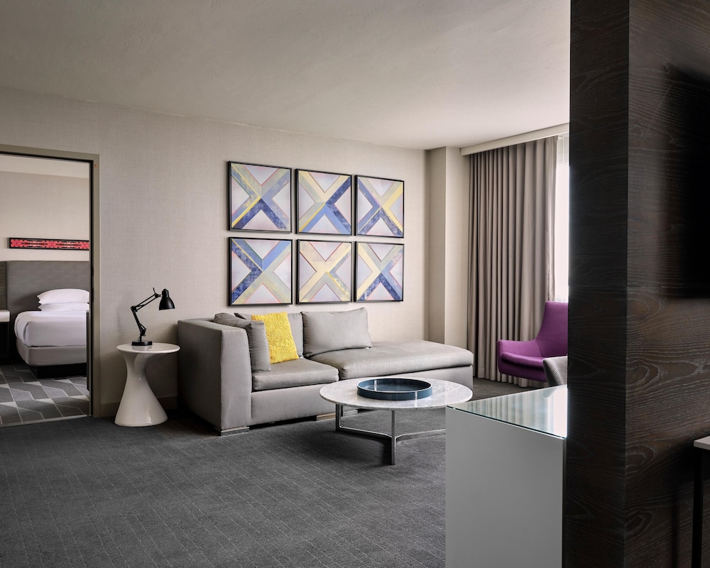 Hyatt Regency Los Angeles International Airport — Hotel rooms in Los Angeles, California