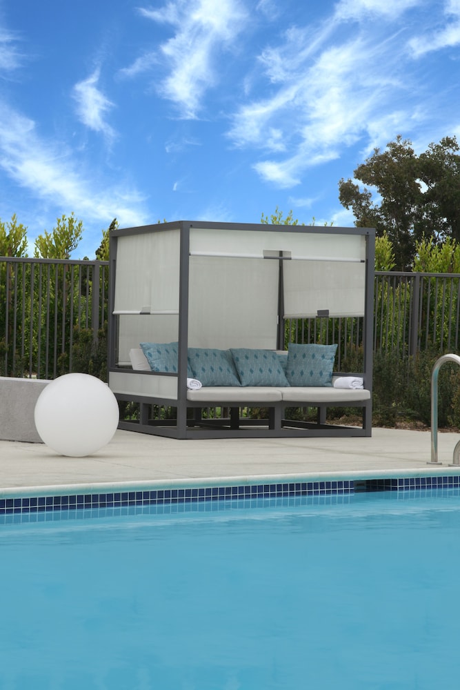 Hyatt Regency Los Angeles International Airport — Swimming pool in Los Angeles, California