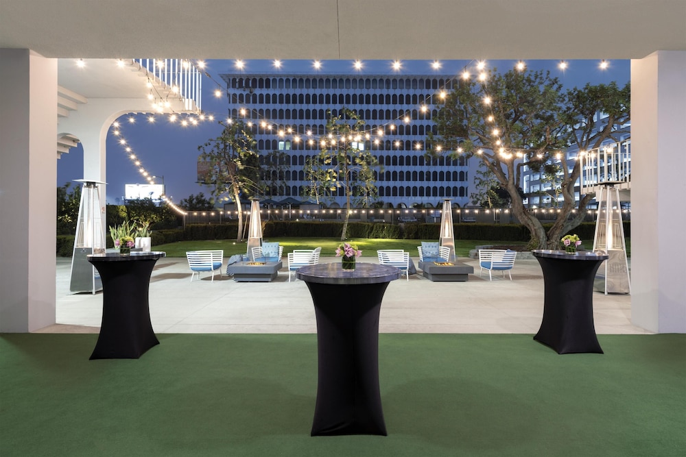 Hyatt Regency Los Angeles International Airport — Restaurant & bars in Los Angeles, California