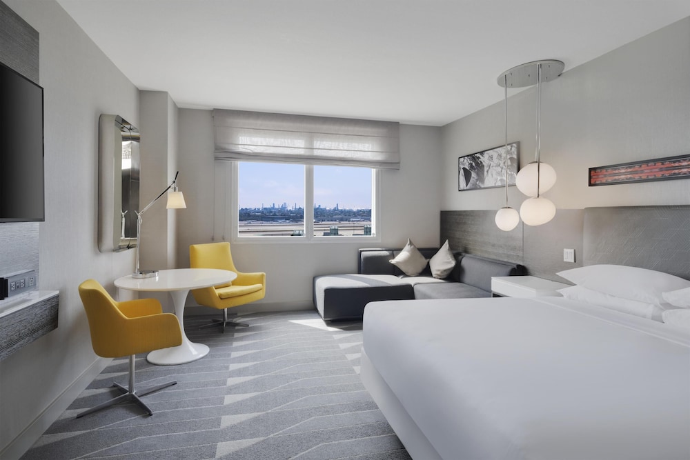 Hyatt Regency Los Angeles International Airport — Hotel rooms in Los Angeles, California